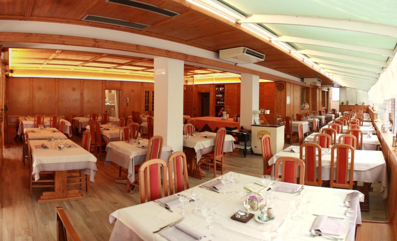 Albergo Ristorante Cacciatori アウロンツォ・ディ・カドーレ エクステリア 写真