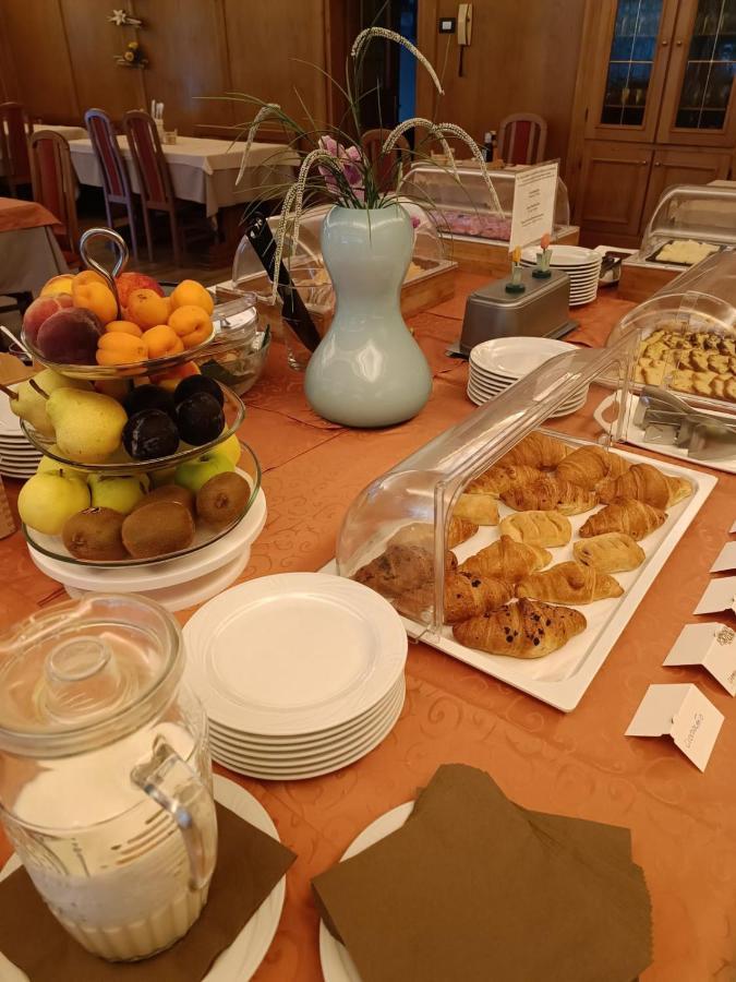 Albergo Ristorante Cacciatori アウロンツォ・ディ・カドーレ エクステリア 写真