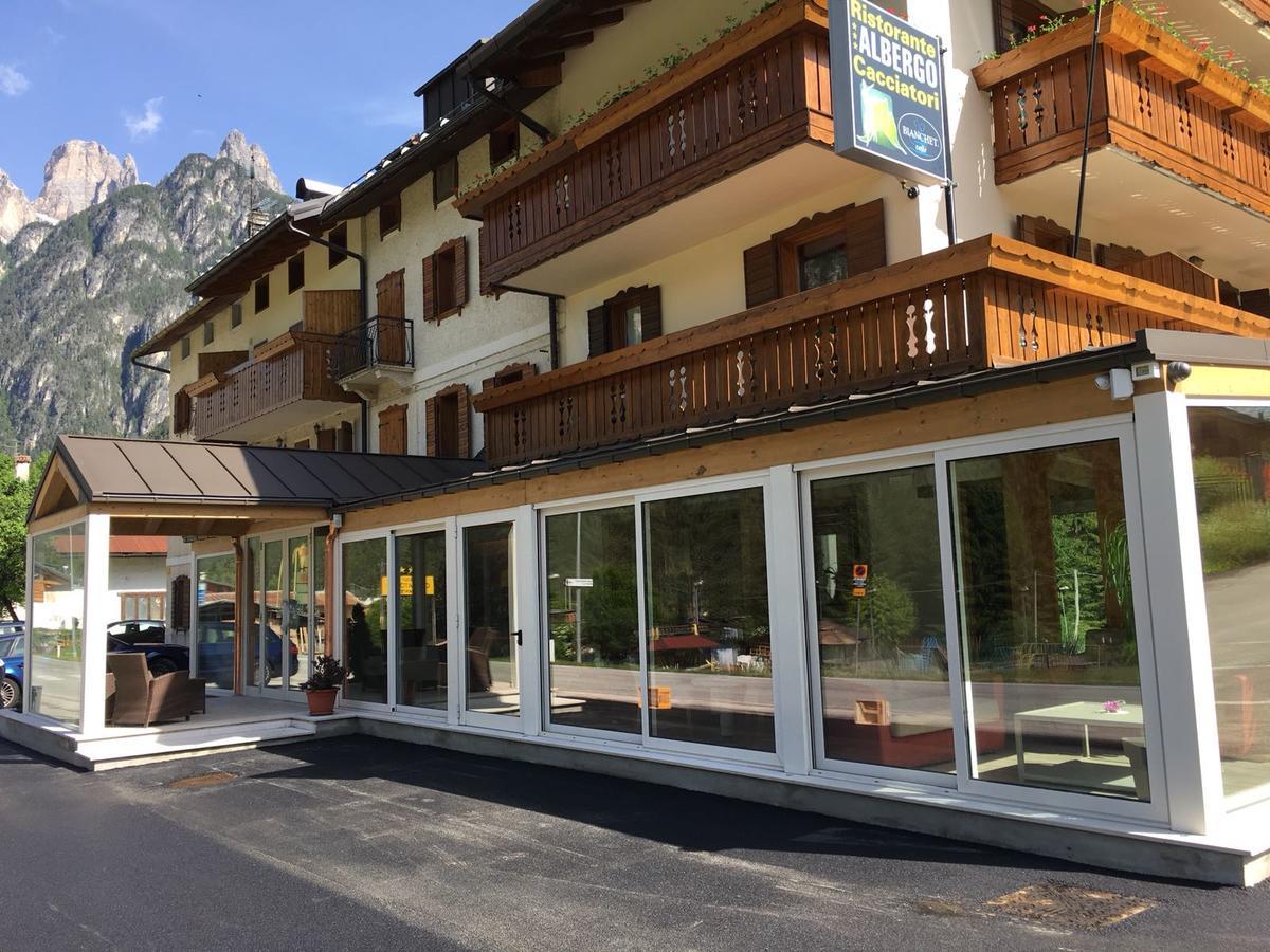 Albergo Ristorante Cacciatori アウロンツォ・ディ・カドーレ エクステリア 写真