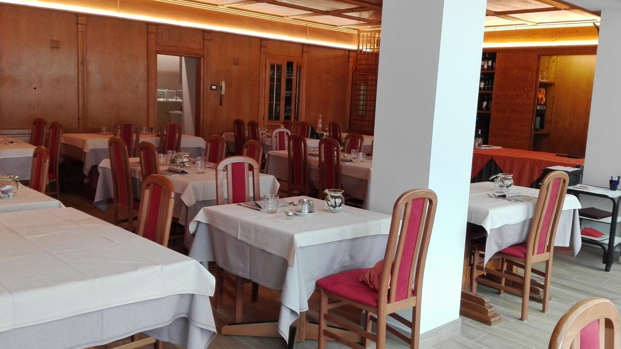 Albergo Ristorante Cacciatori アウロンツォ・ディ・カドーレ エクステリア 写真
