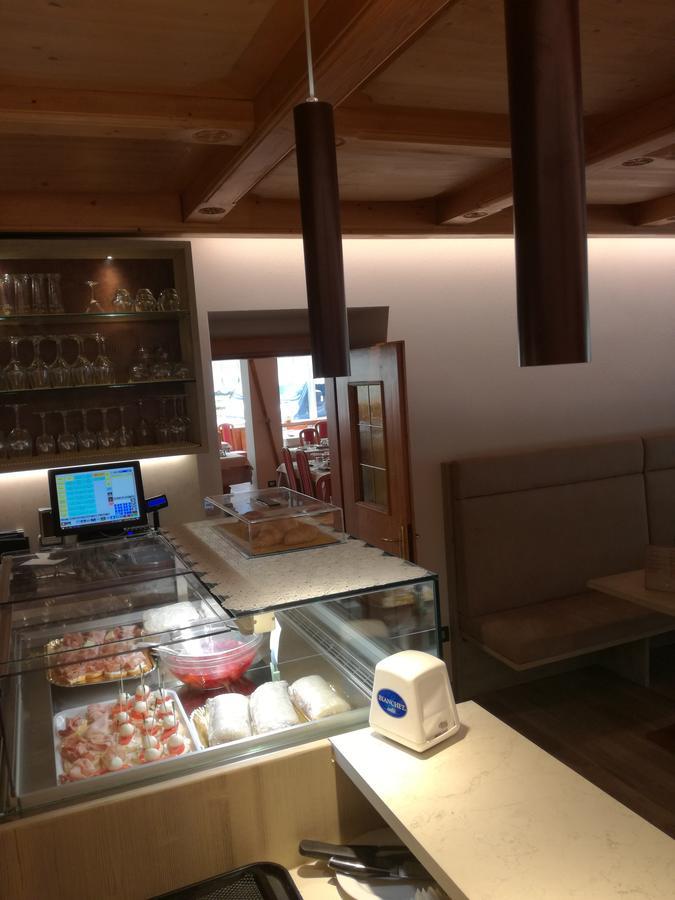 Albergo Ristorante Cacciatori アウロンツォ・ディ・カドーレ エクステリア 写真
