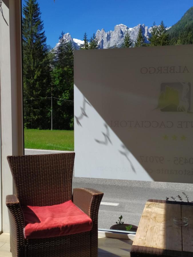 Albergo Ristorante Cacciatori アウロンツォ・ディ・カドーレ エクステリア 写真